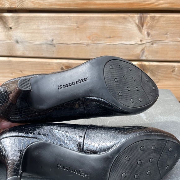 Naturalizer Black Snakeskin Pumps – Elegant Comfort, Size 8 - Picture 4 of 4